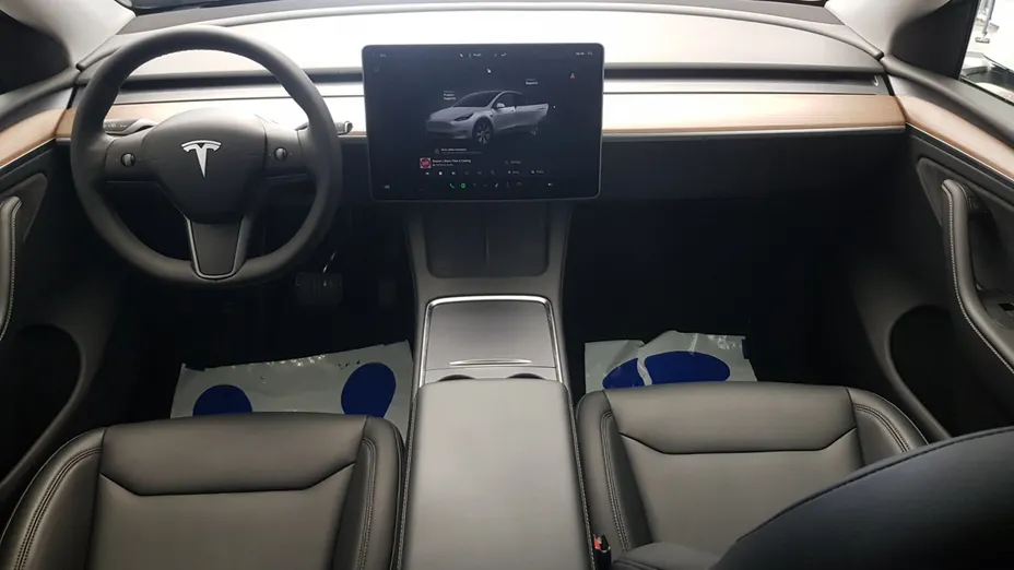 TESLA Model Y Y Long Range RWD