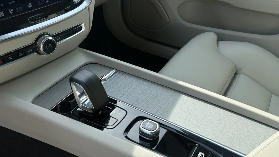 VOLVO V60 V60 B4 B Plus Dark aut