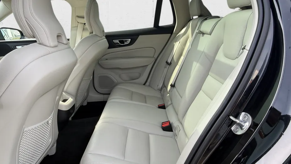 VOLVO V60 V60 B4 B Plus Dark aut