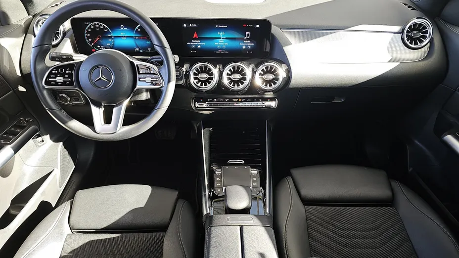 MERCEDES-BENZ EQA EQA 300 66.5kWh 4-Matic Progressive