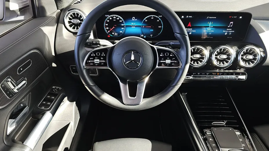 MERCEDES-BENZ EQA EQA 300 66.5kWh 4-Matic Progressive