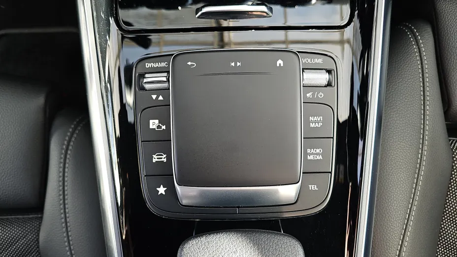 MERCEDES-BENZ EQA EQA 300 66.5kWh 4-Matic Progressive