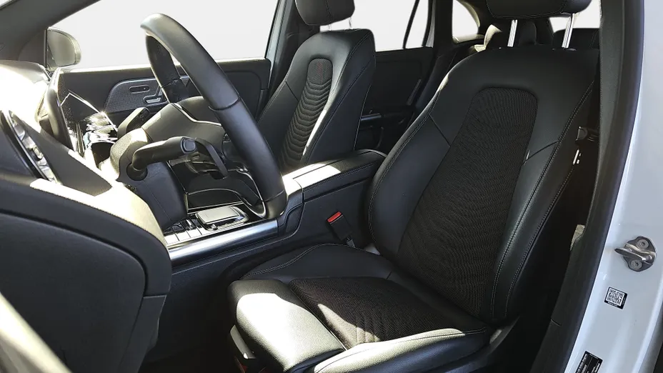 MERCEDES-BENZ EQA EQA 300 66.5kWh 4-Matic Progressive