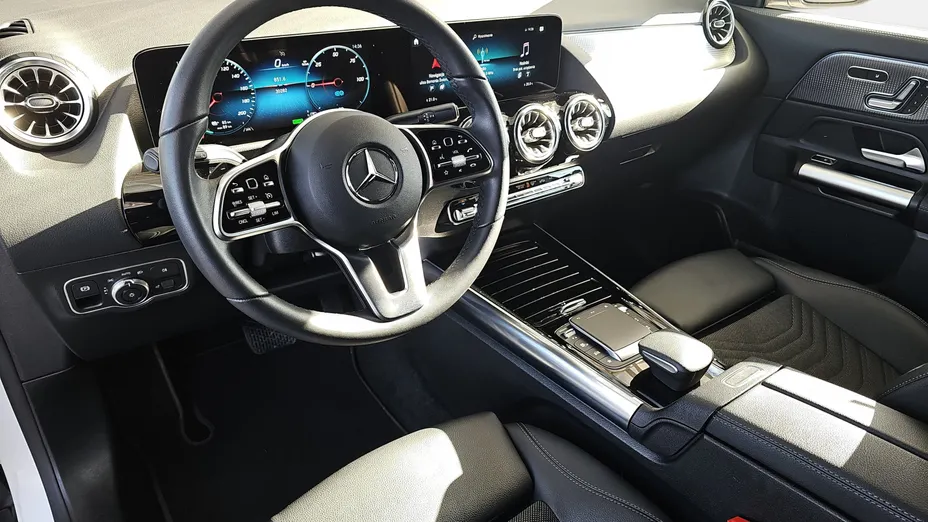 MERCEDES-BENZ EQA EQA 300 66.5kWh 4-Matic Progressive