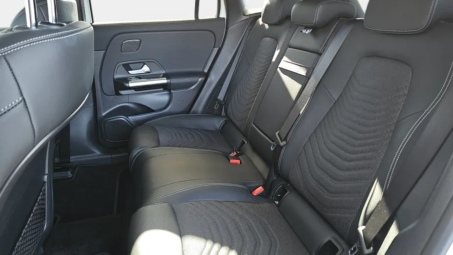 MERCEDES-BENZ EQA EQA 300 66.5kWh 4-Matic Progressive