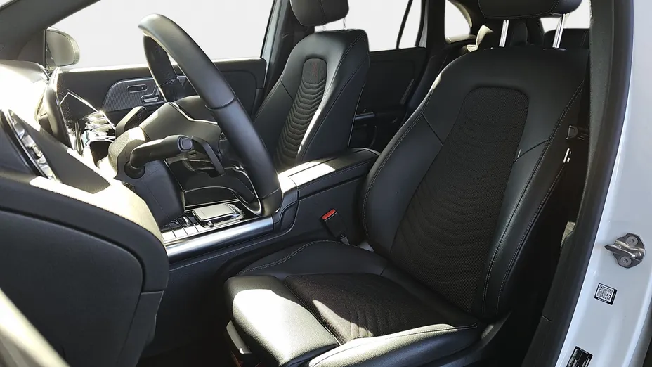 MERCEDES-BENZ EQA EQA 300 66.5kWh 4-Matic Progressive