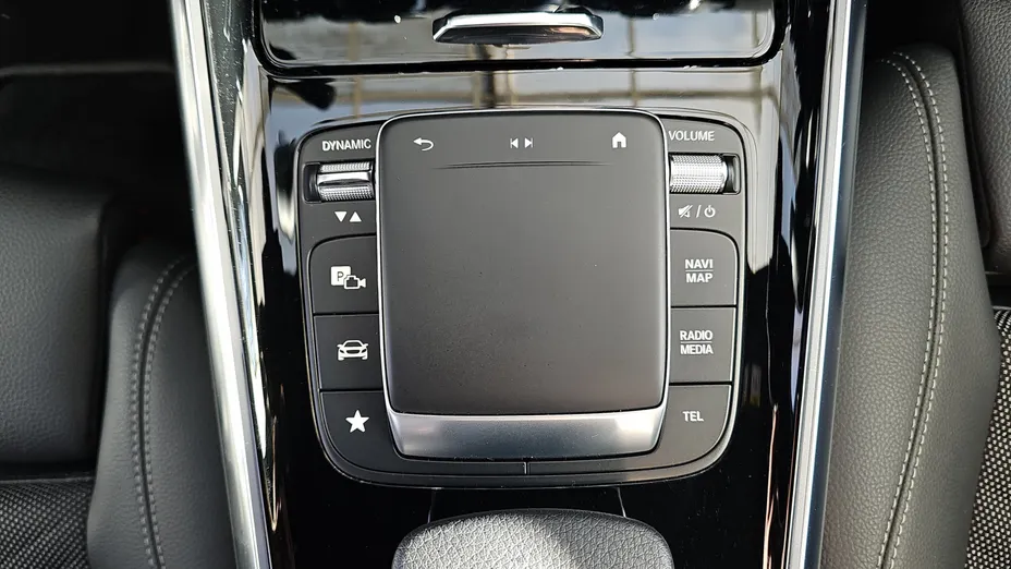 MERCEDES-BENZ EQA EQA 300 66.5kWh 4-Matic Progressive