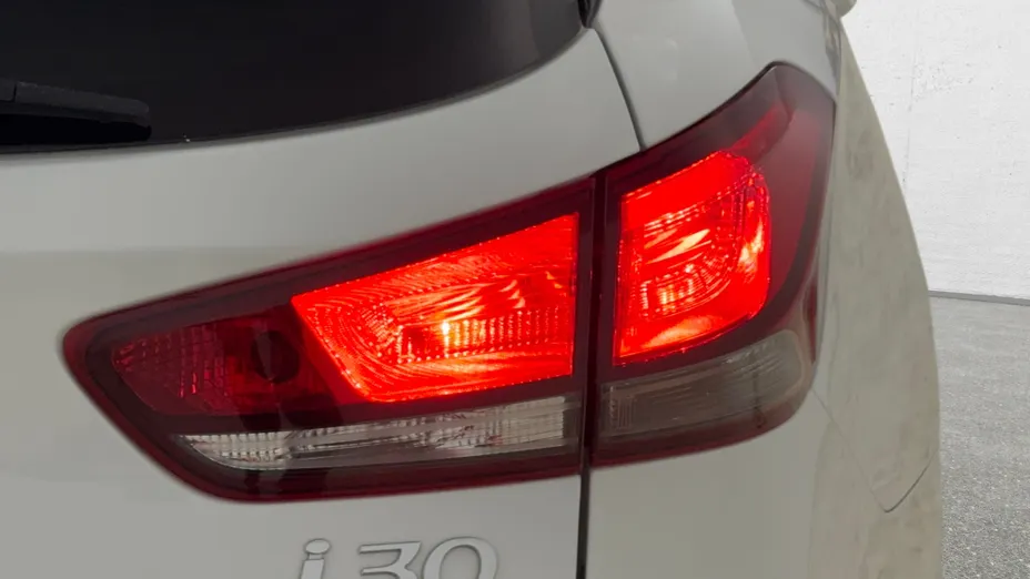 HYUNDAI i30 i30 1.0 T-GDI Smart