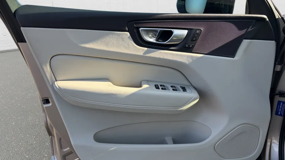 VOLVO XC60 XC60 B4 D AWD Plus Dark aut