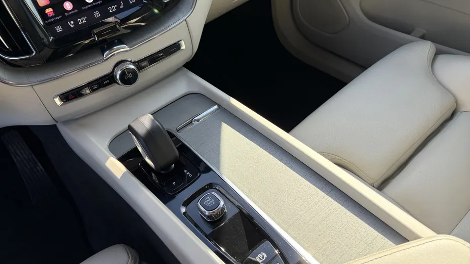 VOLVO XC60 XC60 B4 D AWD Plus Dark aut