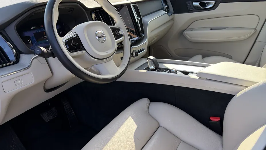 VOLVO XC60 XC60 B4 D AWD Plus Dark aut