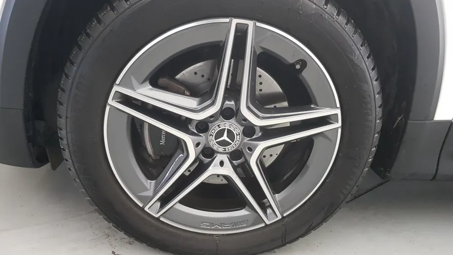 MERCEDES-BENZ GLB GLB 200 4-Matic AMG Line 8G-DCT