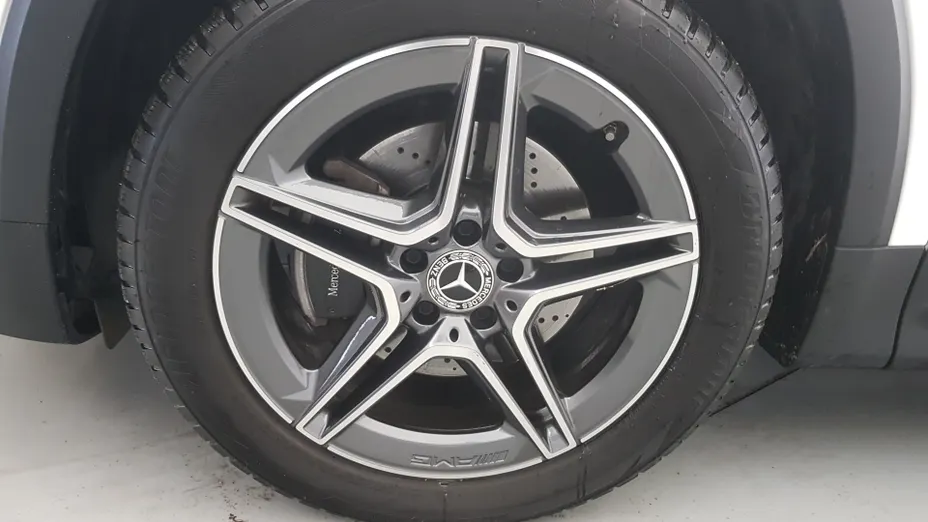 MERCEDES-BENZ GLB GLB 200 4-Matic AMG Line 8G-DCT