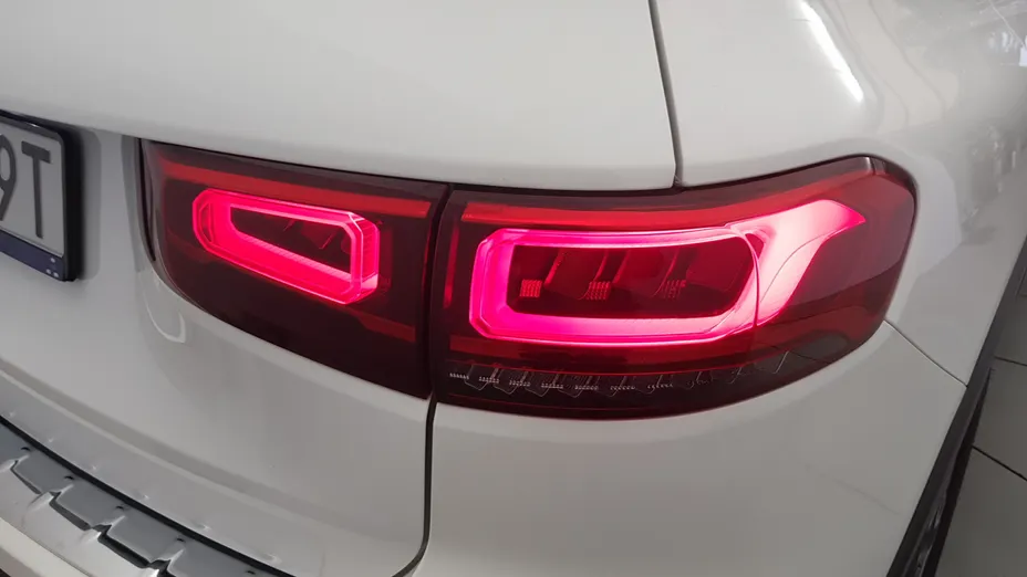 MERCEDES-BENZ GLB GLB 200 4-Matic AMG Line 8G-DCT