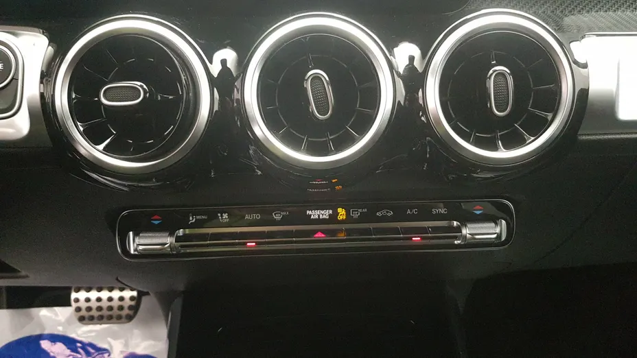 MERCEDES-BENZ GLB GLB 200 4-Matic AMG Line 8G-DCT