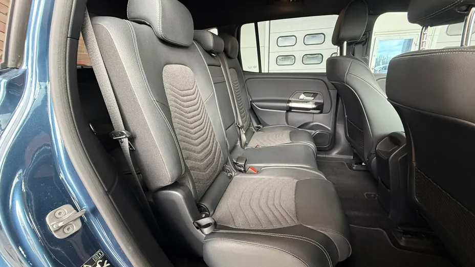 MERCEDES-BENZ EQB EQB 300 66.5kWh 4-Matic Progressive 7os.