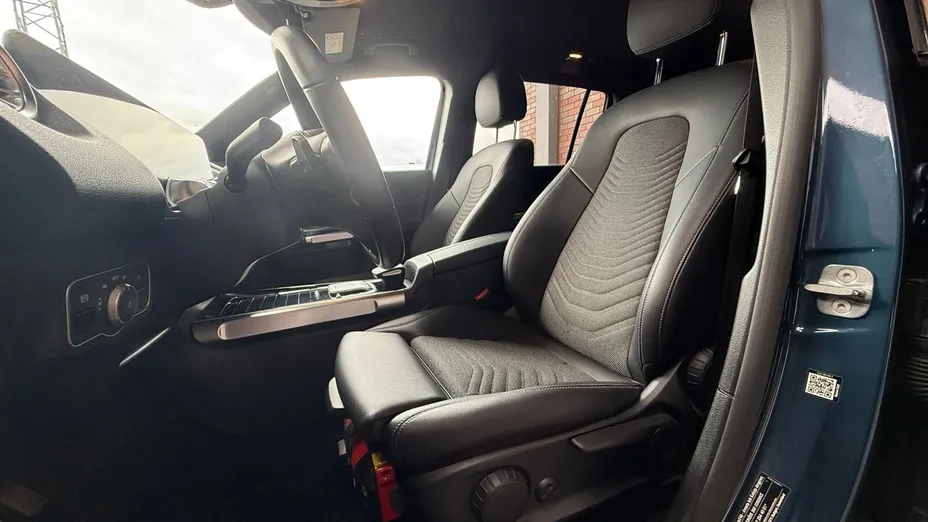 MERCEDES-BENZ EQB EQB 300 66.5kWh 4-Matic Progressive 7os.