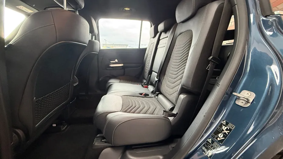 MERCEDES-BENZ EQB EQB 300 66.5kWh 4-Matic Progressive 7os.