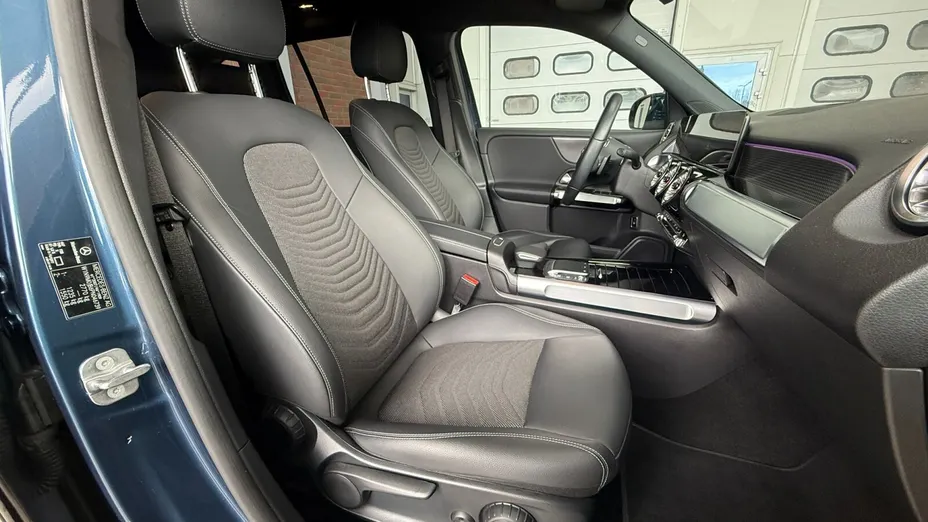 MERCEDES-BENZ EQB EQB 300 66.5kWh 4-Matic Progressive 7os.