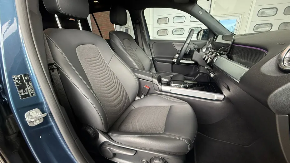 MERCEDES-BENZ EQB EQB 300 66.5kWh 4-Matic Progressive 7os.