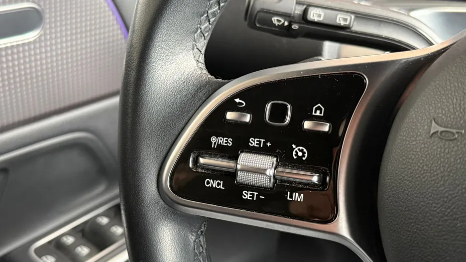 MERCEDES-BENZ EQB EQB 300 66.5kWh 4-Matic Progressive 7os.