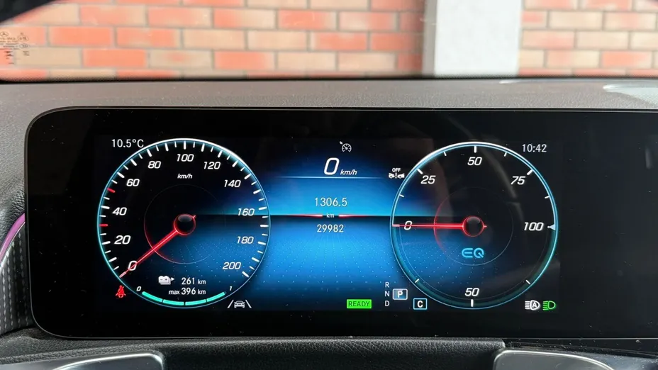 MERCEDES-BENZ EQB EQB 300 66.5kWh 4-Matic Progressive 7os.