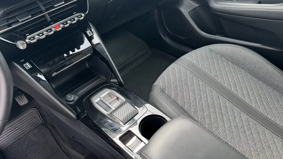 PEUGEOT 208 e-208 50kWh Allure