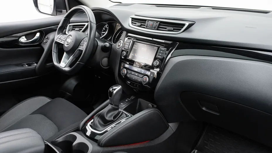 NISSAN Qashqai Qashqai 1.3 DIG-T N-Connecta DCT