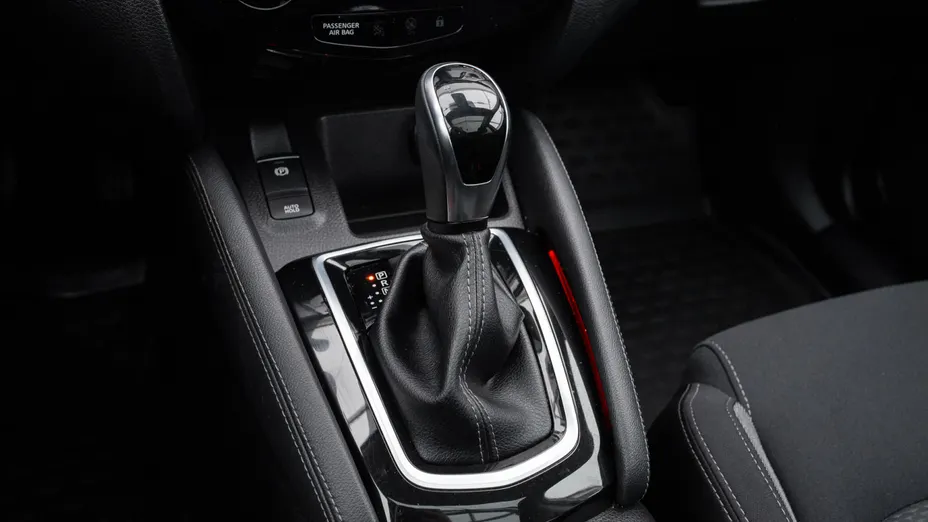 NISSAN Qashqai Qashqai 1.3 DIG-T N-Connecta DCT