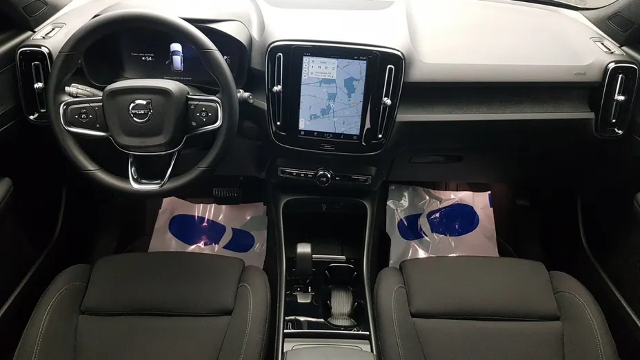 VOLVO XC40 XC40 73kWh P6 Recharge Plus aut