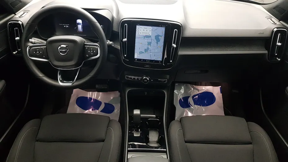 VOLVO XC40 XC40 73kWh P6 Recharge Plus aut