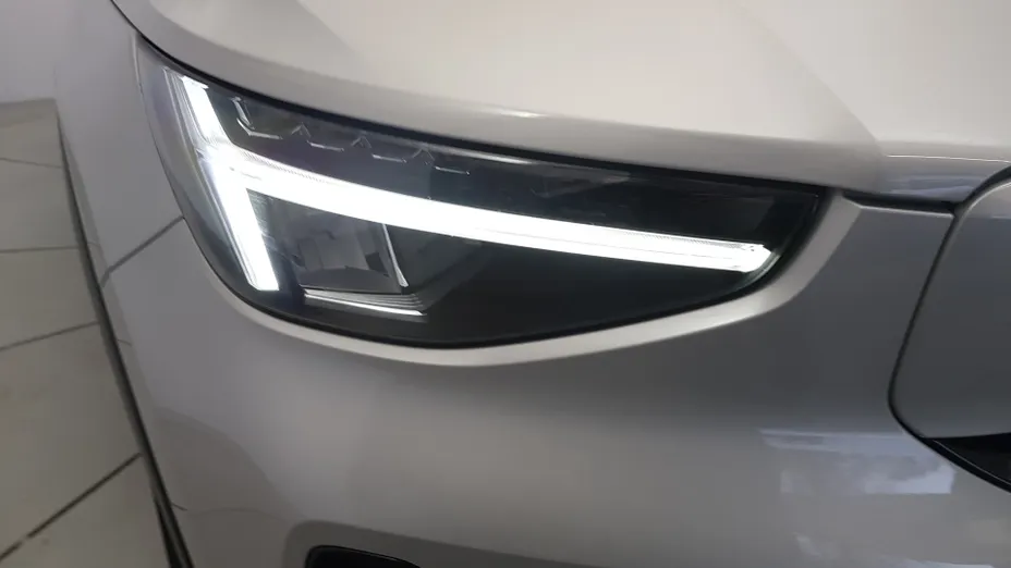 VOLVO XC40 XC40 73kWh P6 Recharge Plus aut