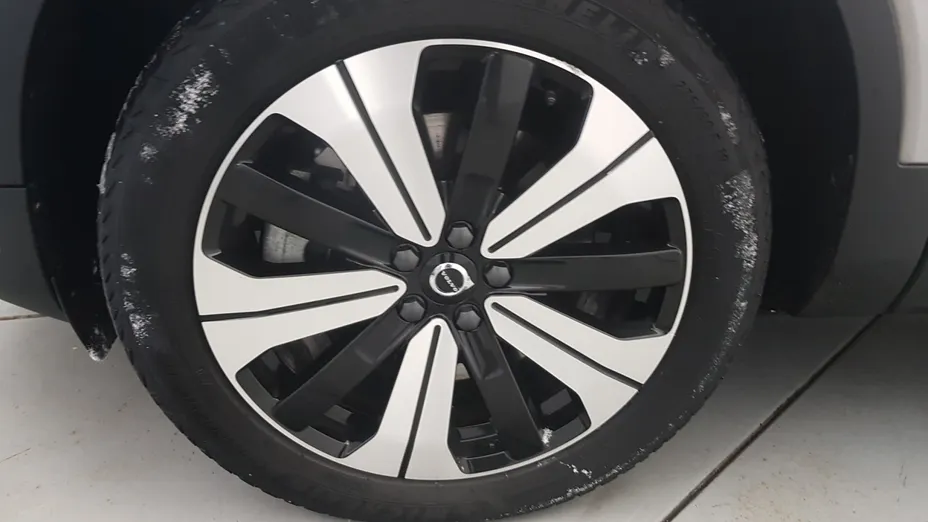 VOLVO XC40 XC40 73kWh P6 Recharge Plus aut