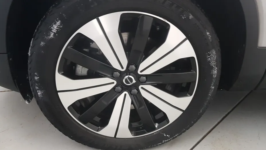 VOLVO XC40 XC40 73kWh P6 Recharge Plus aut