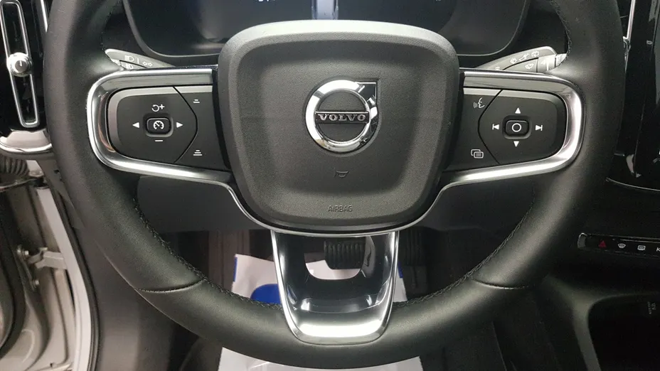 VOLVO XC40 XC40 73kWh P6 Recharge Plus aut