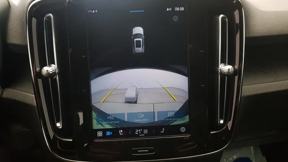 VOLVO XC40 XC40 73kWh P6 Recharge Plus aut