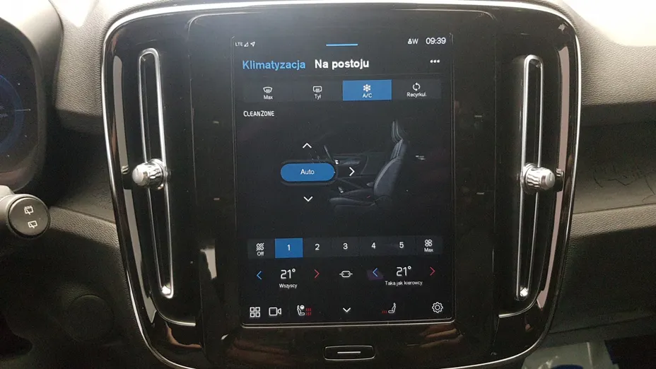 VOLVO XC40 XC40 73kWh P6 Recharge Plus aut