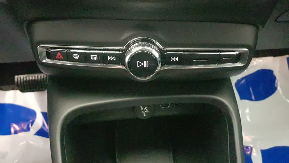 VOLVO XC40 XC40 73kWh P6 Recharge Plus aut