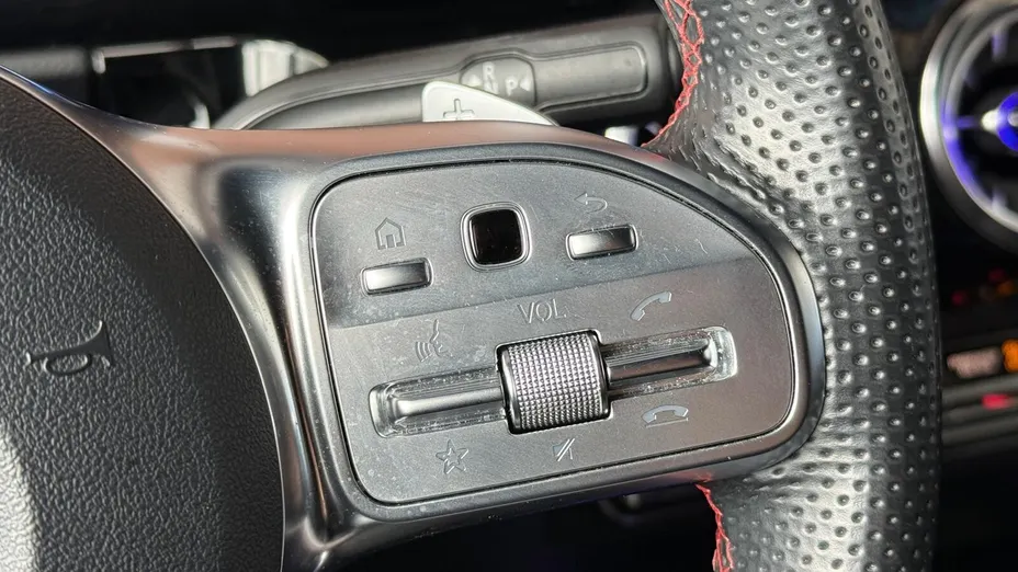 MERCEDES-BENZ EQA EQA 350 66.5kWh 4-Matic AMG Line