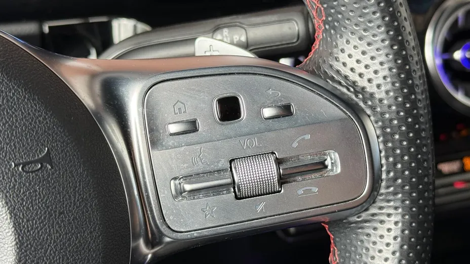 MERCEDES-BENZ EQA EQA 350 66.5kWh 4-Matic AMG Line