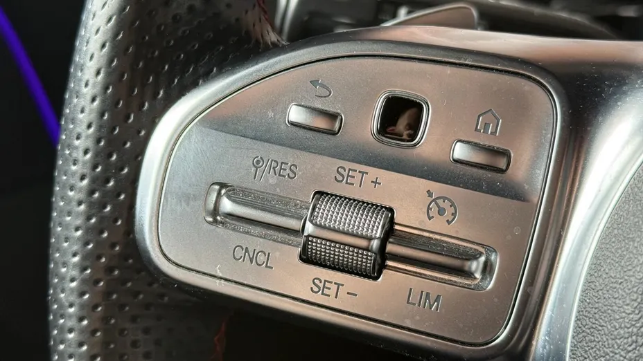 MERCEDES-BENZ EQA EQA 350 66.5kWh 4-Matic AMG Line