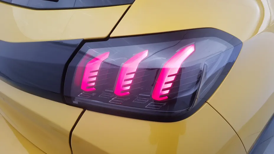 PEUGEOT 208 e-208 Allure