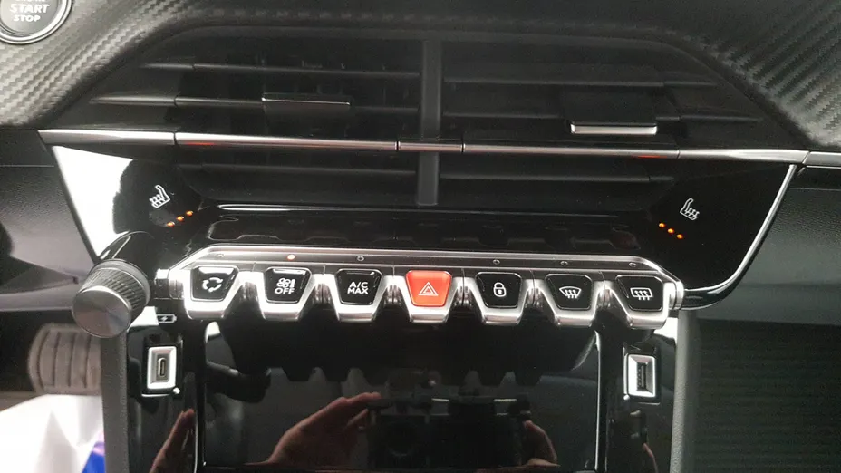 PEUGEOT 208 e-208 Allure