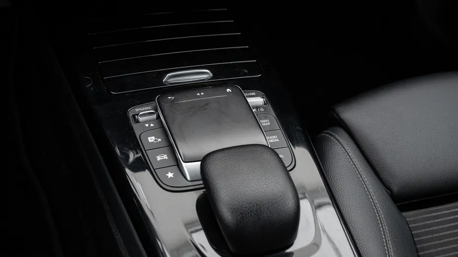 MERCEDES-BENZ CLA CLA 180 Progressive 7G-DCT