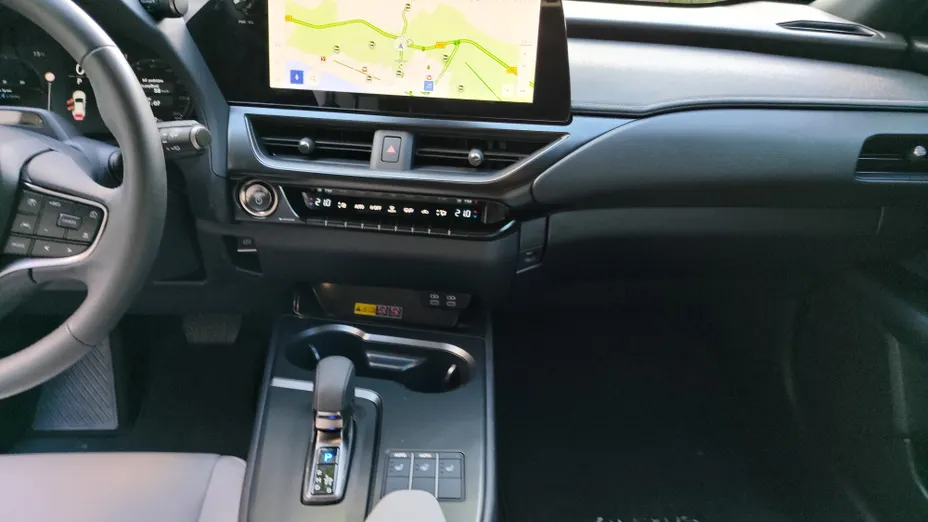 LEXUS UX -