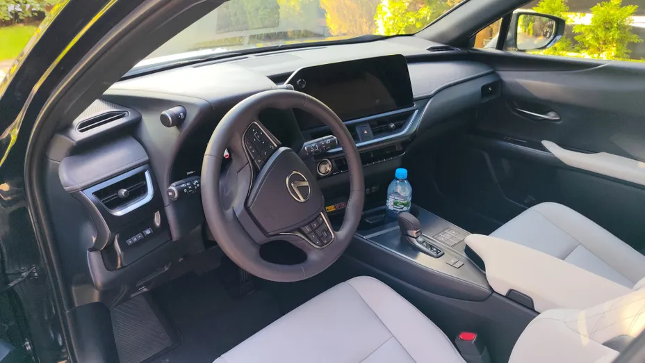LEXUS UX -