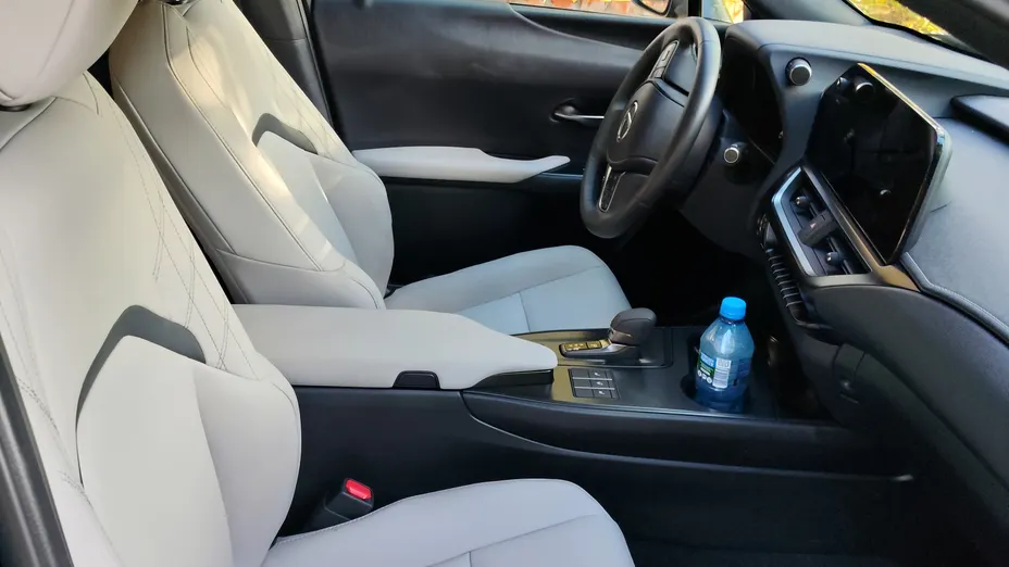 LEXUS UX -