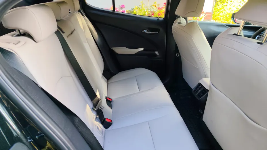 LEXUS UX -