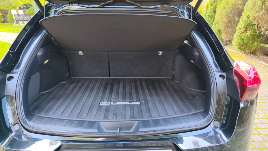 LEXUS UX -