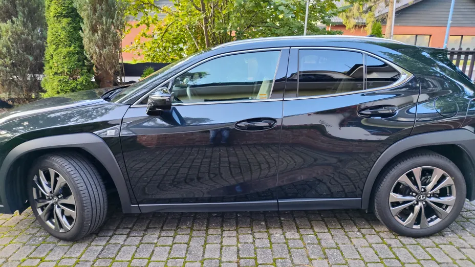 LEXUS UX -